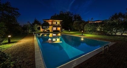 Villa dei Salici con piscina by Wonderful Italy