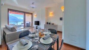 스탠다드 아파트, 침실 1개, 전자레인지, 산비탈 (Panorama Lake View Apt + Pool & Beach) | 다이닝