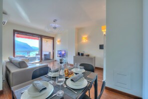 Standard-huoneisto, useita makuuhuoneita, vuorten lähellä (Panorama Fantastico Apt Pool & Beach) | Ruokailu