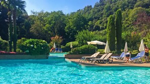 스탠다드 아파트, 침실 1개, 전자레인지, 산비탈 (Panorama Lake View Apt + Pool & Beach) | 수영장 | 시즌별로 운영되는 야외 수영장