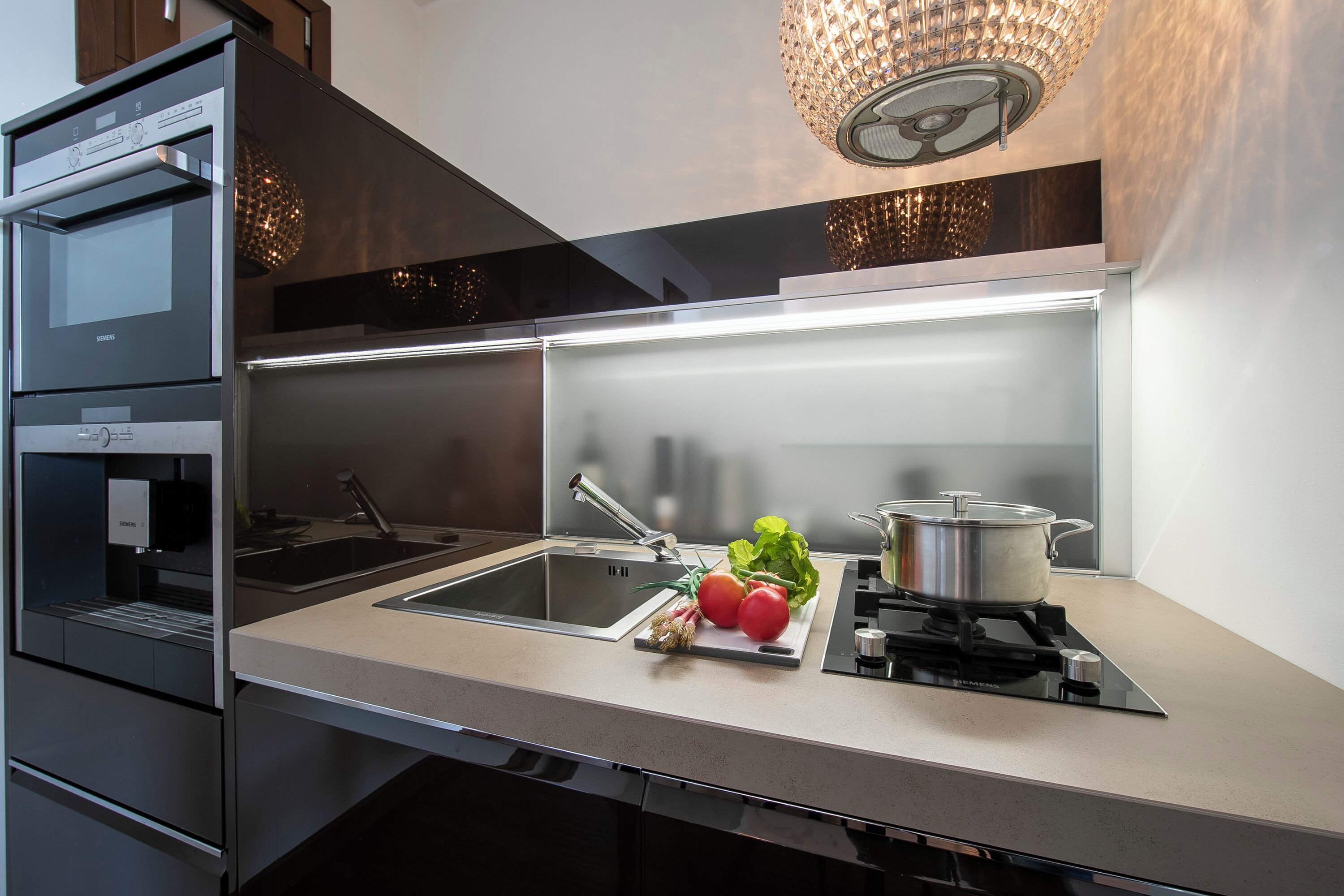 Departamento estándar, varias habitaciones (Panorama Fantastico Apt Pool & Beach) | Cocina privada | Refrigerador, microondas, horno y parrilla de estufa 
