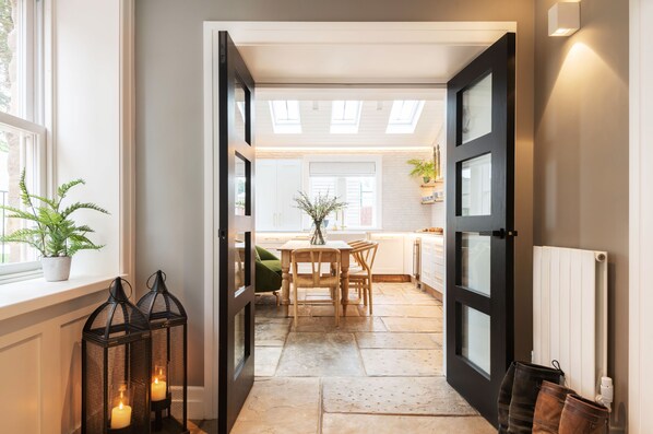 Dining - Lower Arthurs Cottage (Greenfield)