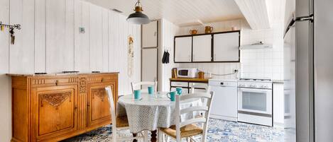 ثلاجة، ميكروويف، فرن، غسالة أطباق