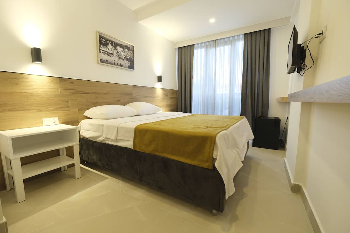 Habitación estándar doble | Ropa de cama de alta calidad, minibar, cortinas opacas