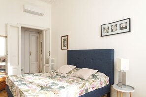 3 bedrooms, desk, iron/ironing board, WiFi - MILANO NAVIGLI HARMONY FLAT: elegant 3BDR apartment - 6 guests (Milano)