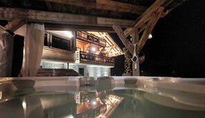 Outdoor spa tub - Les Gets, Luxury duplex apartment with Jacuzzi (Les Gets)
