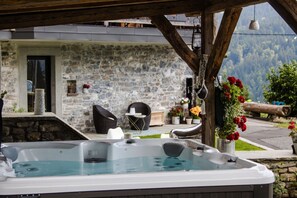 Terrace/patio - Les Gets, Luxury duplex apartment with Jacuzzi (Les Gets)