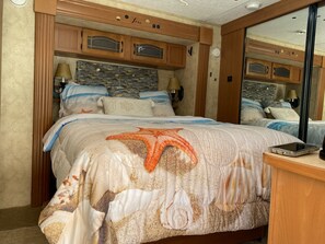 2 bedrooms, in-room safe, iron/ironing board, free WiFi