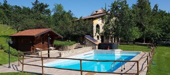 Appartement rénové dans la vieille maison en pierre « vieille maison » avec piscine, sauna et jardin