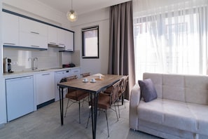 Standard-Apartment, Nichtraucher, Meerblick | Eigene Küche | Kochgeschirr/Geschirr/Besteck