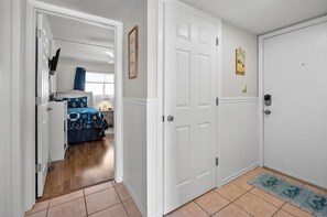 2 bedrooms, iron/ironing board, free WiFi