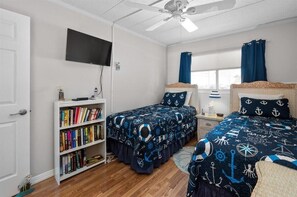 2 bedrooms, iron/ironing board, free WiFi