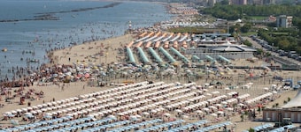Holiday house Lido delle Nazioni for 1 - 8 persons with 3 bedrooms - Row house