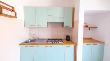 Kühlschrank, Mikrowelle, Herdplatte