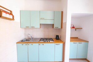 Fridge, microwave