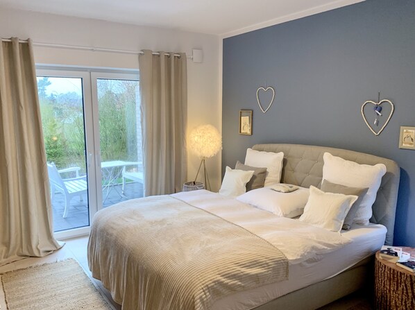 1 bedroom, in-room safe, desk, iron/ironing board