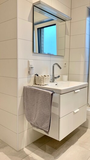 Shower, hair dryer, towels, toilet paper