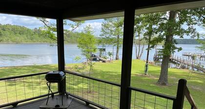 Toledo Bend waterfront Great for family vacation, fishermen or hunter's.