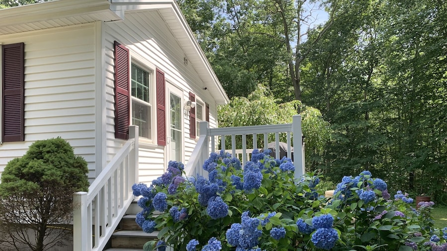 Cozy Bungalow Just Minutes From Mystic, Westerly Beaches, Boating And Casinos! 1 Bedroom Bungalow by RedAwning