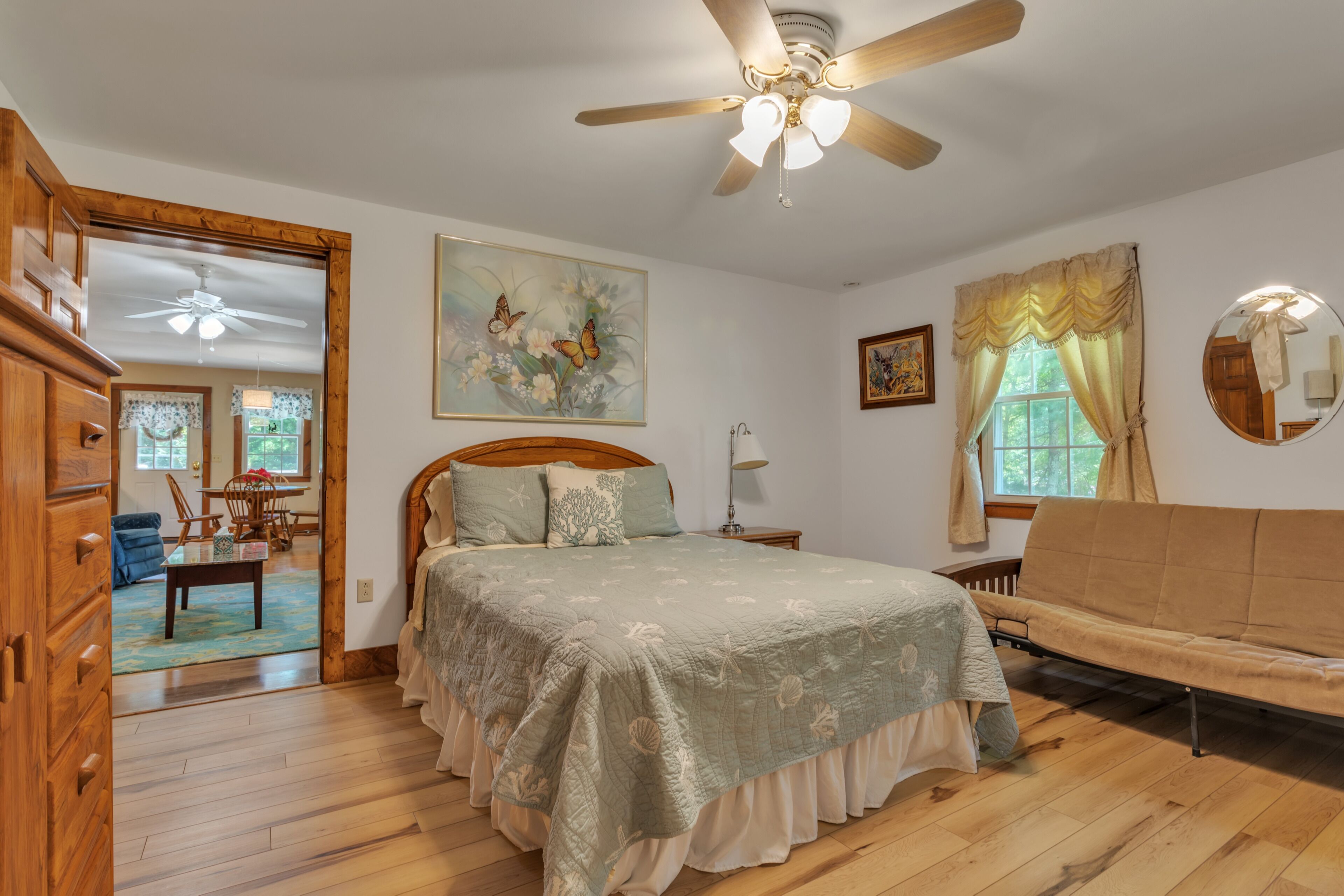 Cozy Bungalow Just Minutes From Mystic, Westerly Beaches, Boating And Casinos! 1 Bedroom Bungalow by Redawning