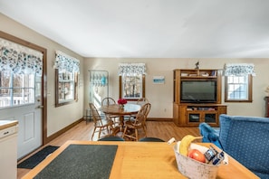 Dining - Cozy Bungalow Just Minutes From Mystic, Westerly Beaches, Boating And Casinos! 1 Bedroom Bungalow by RedAwning (Mystic)