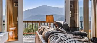 Roundtop Mountain Ridge 2 Bedroom Cabin by RedAwning