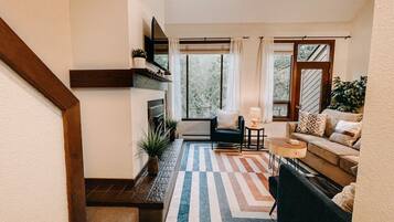 Condo, 2 Bedrooms | Living area