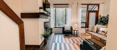 Condo, 2 phòng ngủ | Khu phòng khách