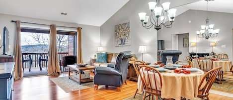 Condo, 2 Bedrooms | Dining