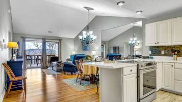 Condo, 2 Bedrooms | Private kitchen | Fridge, oven, coffee/tea maker, toaster