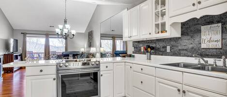 Condo, 2 Bedrooms | Private kitchen | Fridge, oven, coffee/tea maker, toaster
