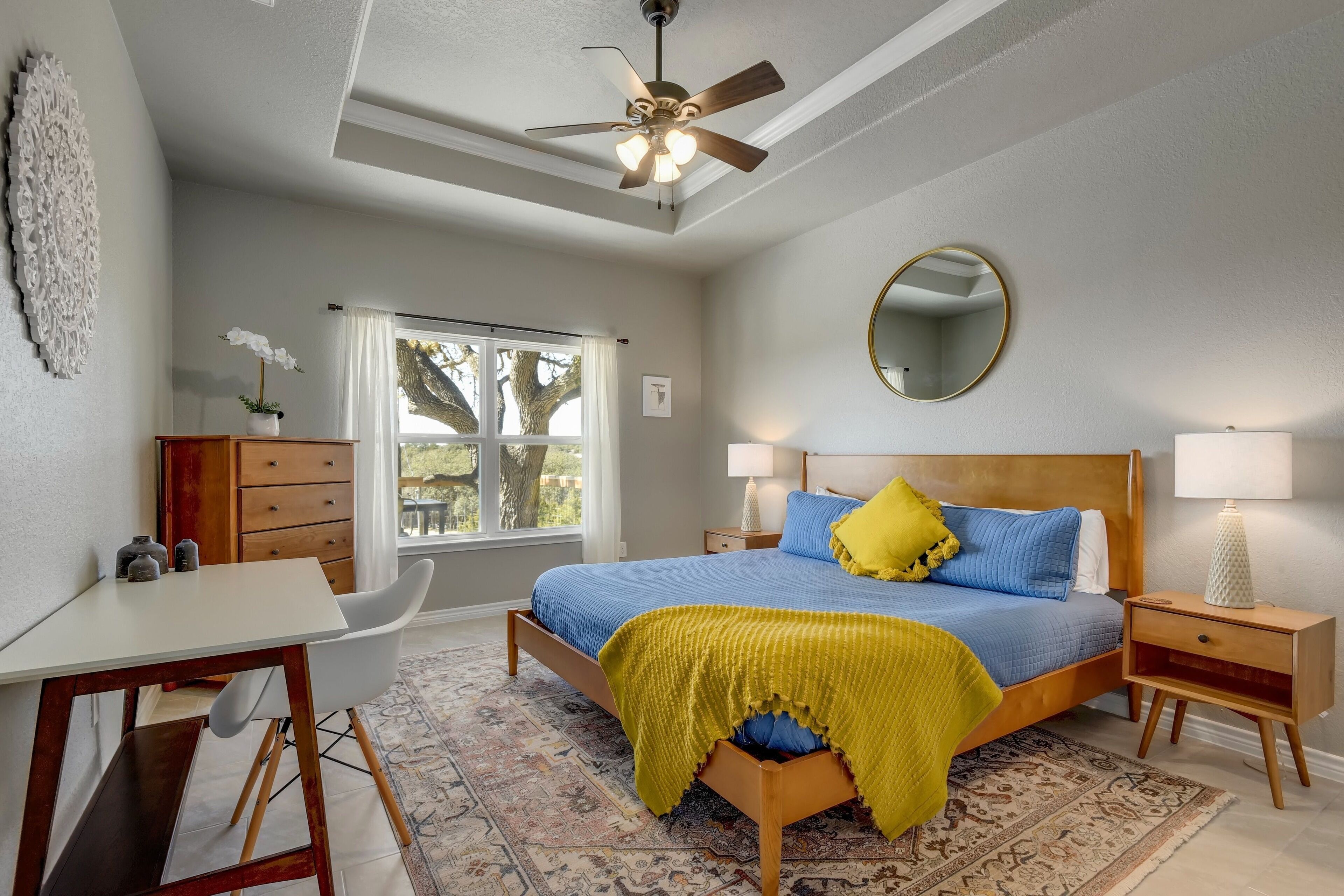 Sunset Deck ~ Lovely Family & Pet Friendly Cottage ~ Feed 🦌 <1 mile to Lake