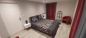 4 chambres, lit parapluie, Wi-Fi gratuit, draps fournis