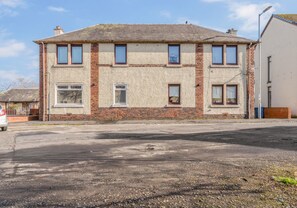 Exterior - Fantastically positioned ground floor apartment in centre of Hamilton (Hamilton)