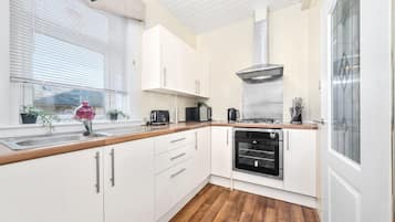 Refrigerador, microondas, horno y tostadora