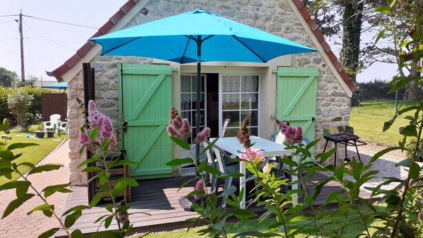 A stone house with green shutters, a blue umbrella, and a table with chairs in the garden. - "La Beuvrequentoise 2" just a stone's throw from Boulogne sur mer with NAUSICCA, Wissant  (Beuvrequen)