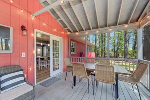 تناول الطعام بالخارج