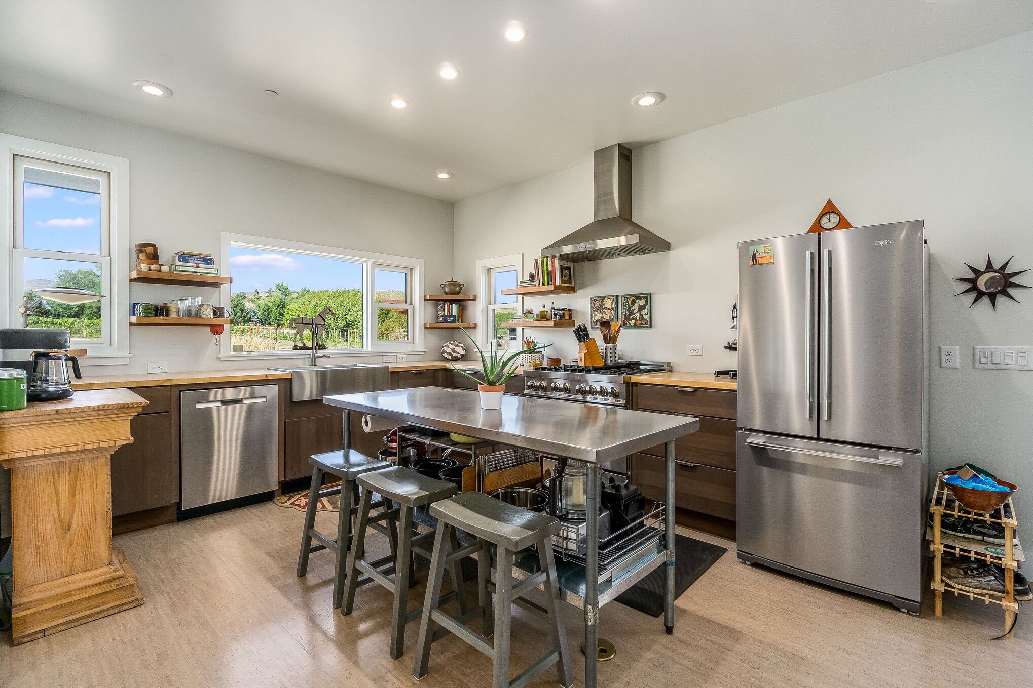 Spectacular Home in Peaceful Area – Vineyard Views