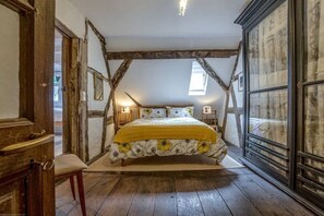 6 bedrooms, iron/ironing board, travel cot, free WiFi