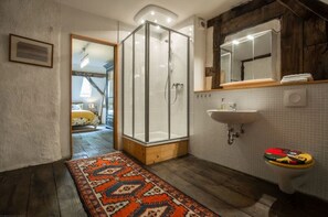 Combined shower/tub, hair dryer, towels, soap