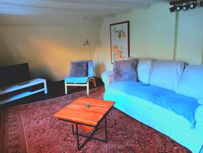 Una televisión, un reproductor de DVD