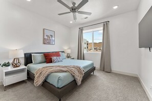 4 bedrooms, desk, iron/ironing board, travel cot