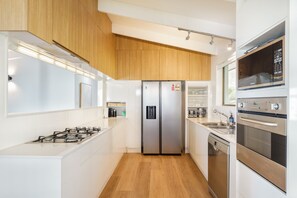 Fridge, microwave, oven, stovetop - Montville Retreat With Hinterland & Coastal Views (Montville)