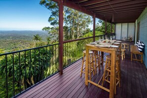 Outdoor dining - Montville Retreat With Hinterland & Coastal Views (Montville)