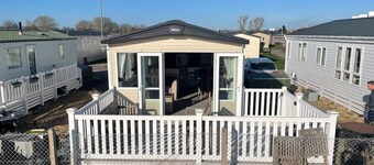 Beachfront Chalet with Bay Views, Pevensey Bay