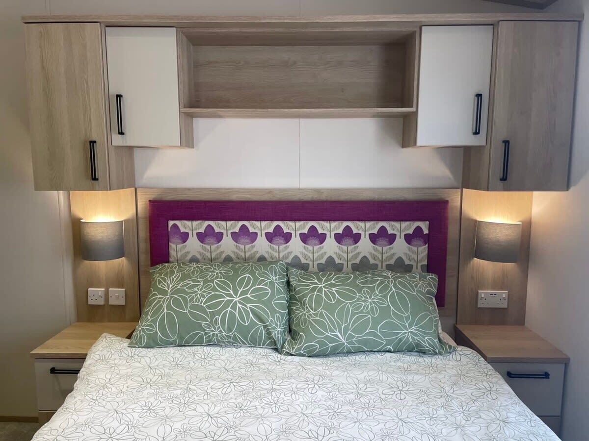 2 bedrooms, iron/ironing board, travel cot, WiFi