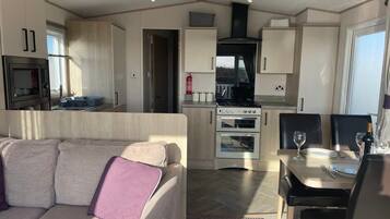 Flat-screen TV, fireplace, offices