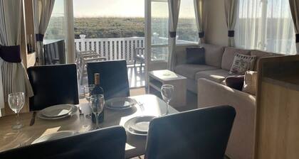 Oceanfront Chalet w/ Stunning Bay Views in Pevensey