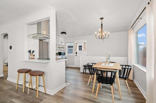 Cozy & Modern Downriver Spokane Home