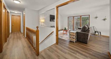 Cozy Retreat I Indian Trail Large Home